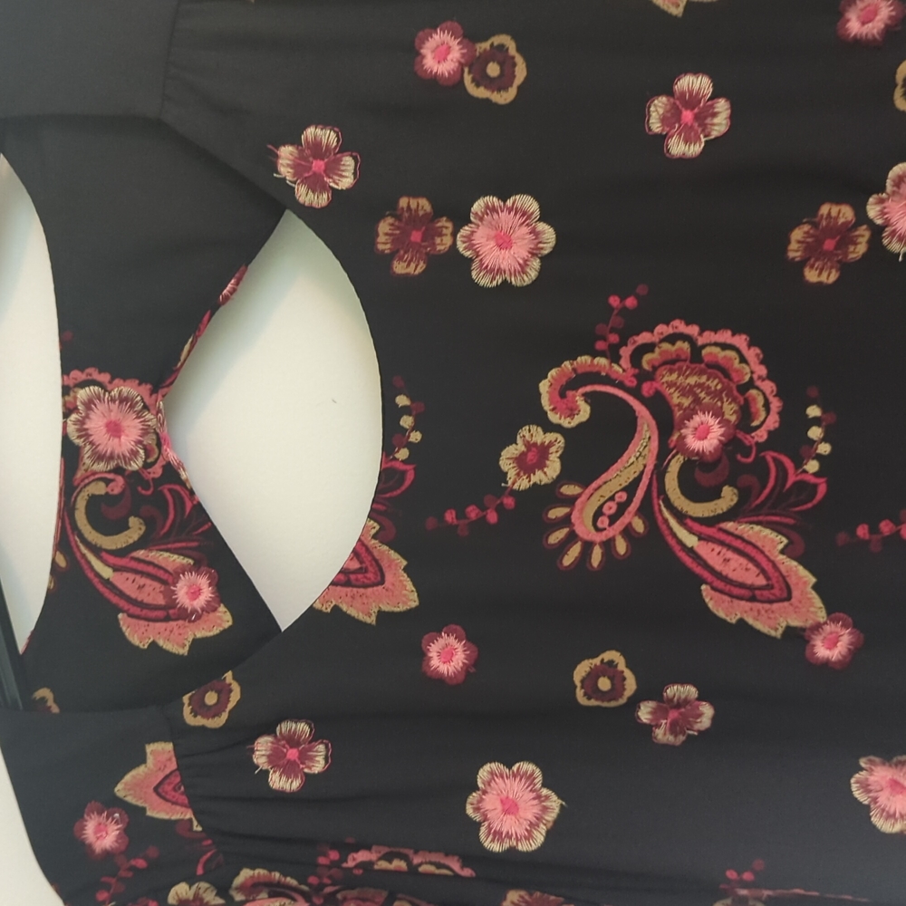 Dress - Picture 2 of 5